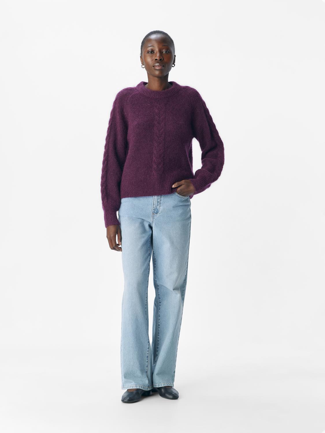 model_shot-front_full